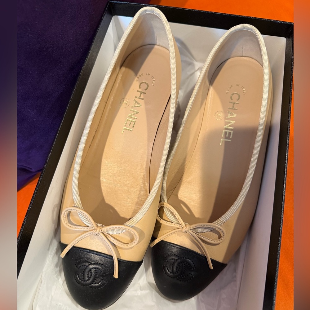 CHANEL flats 37.5 - Picture 1 of 7